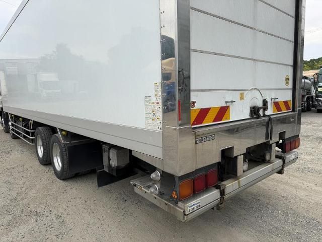 Isuzu GIGA 2016-09 7606896-14