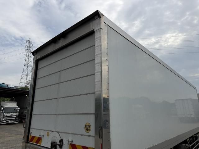 Isuzu GIGA 2016-09 7606896-17