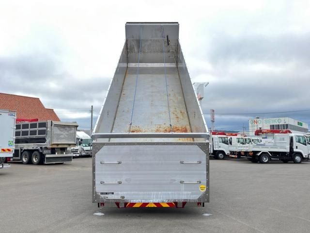 Isuzu GIGA 2017-05 7606894-9