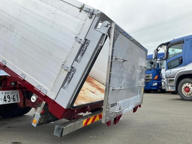 Isuzu GIGA 2017-05 7606894-14