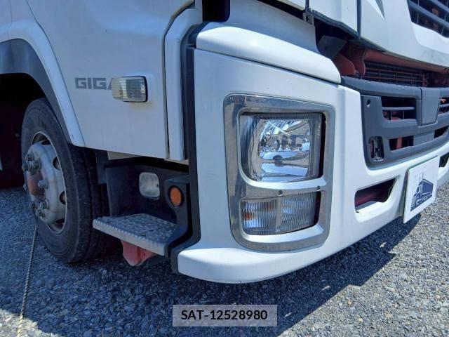 Isuzu GIGA 2016-03 7961847-9