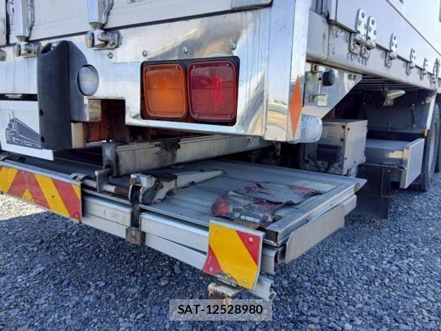 Isuzu GIGA 2016-03 7961847-11