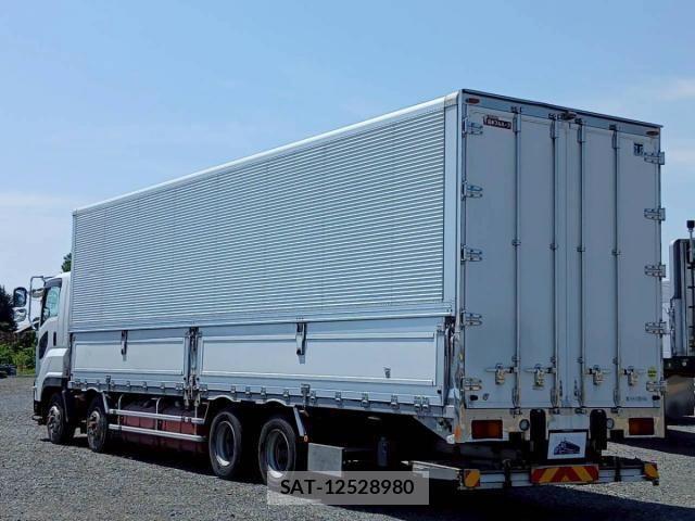 Isuzu GIGA 2016-03 7961847-7