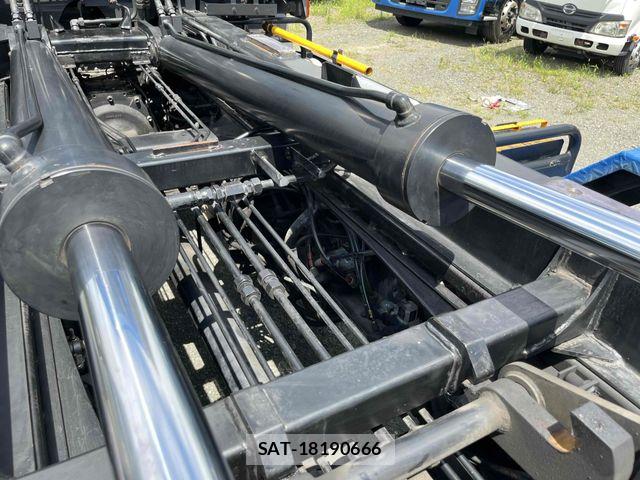 Isuzu GIGA 2015-03 7961844-9