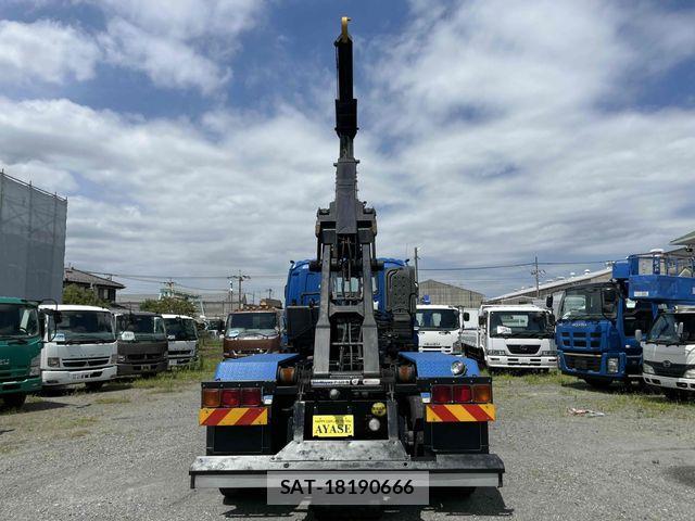 Isuzu GIGA 2015-03 7961844-11
