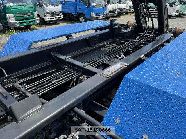 Isuzu GIGA 2015-03 7961844-13