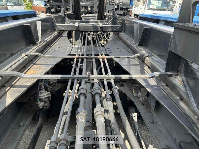 Isuzu GIGA 2015-03 7961844-14