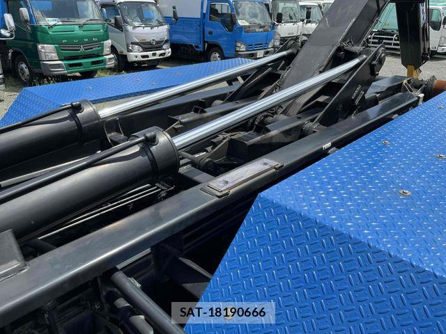 Isuzu GIGA 2015-03 7961844-7