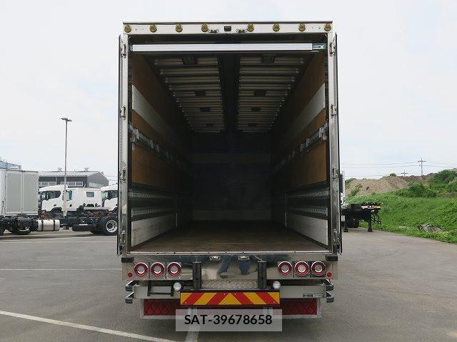 Isuzu GIGA 2018-07 7979325-8
