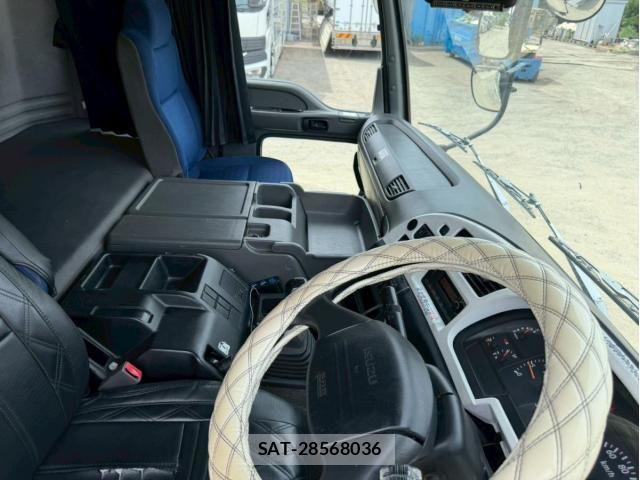 Isuzu GIGA 2015-07 7979340-22