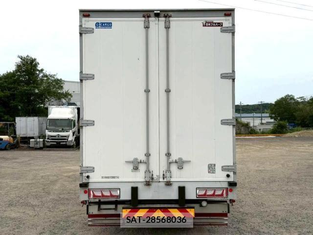 Isuzu GIGA 2015-07 7979340-4