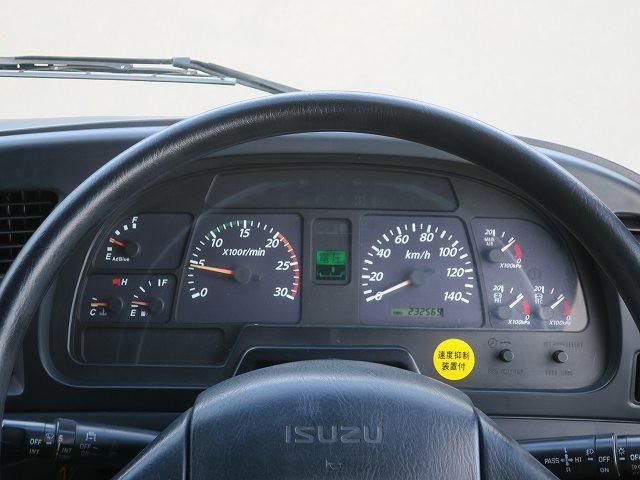 Isuzu GIGA 2015-02 8060588-15