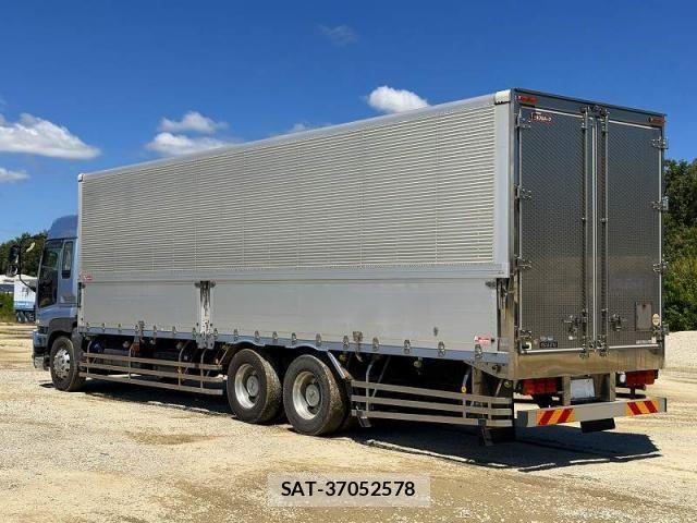 Isuzu GIGA 2015-08 8073859-3