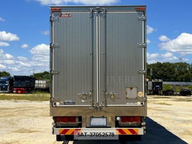 Isuzu GIGA 2015-08 8073859-4