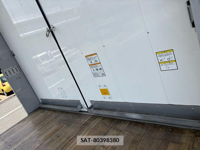 Isuzu GIGA 2021-05 8099330-9