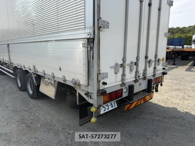 Isuzu GIGA 2016-09 8099340-11