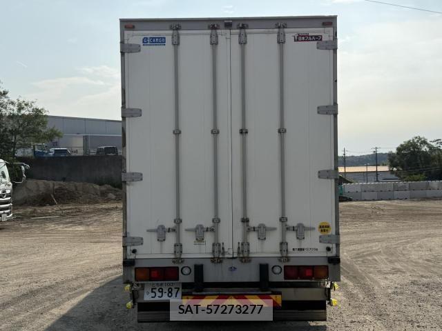 Isuzu GIGA 2016-09 8099340-4