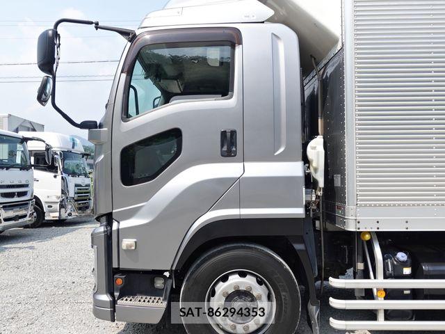 Isuzu GIGA 2018-06 8099335-9