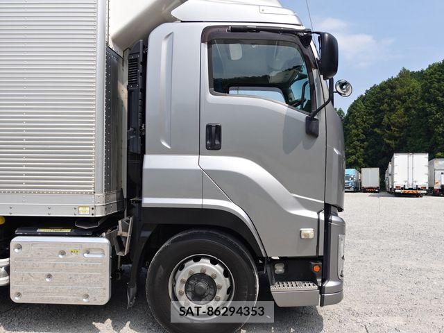 Isuzu GIGA 2018-06 8099335-3