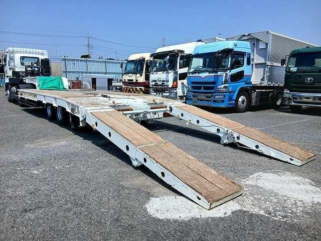 Isuzu GIGA 2018-03 8186395-11