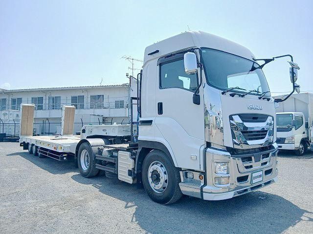 Isuzu GIGA 2018-03 8186395-2