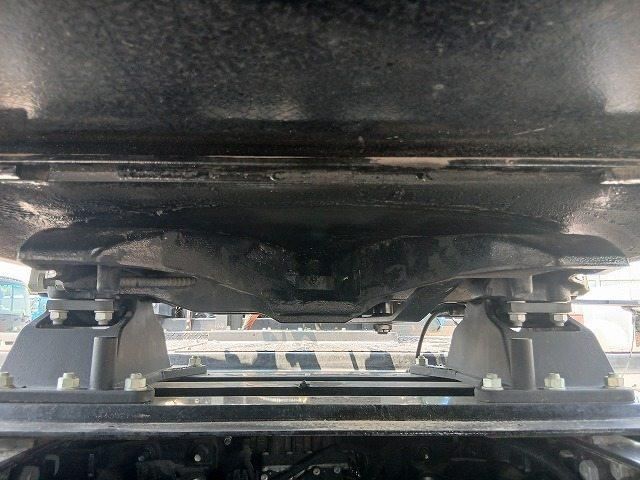 Isuzu GIGA 2018-03 8186395-7