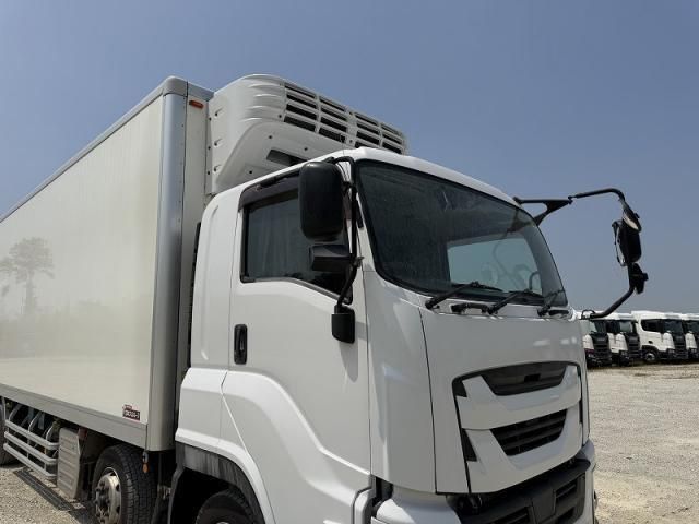 Isuzu GIGA 2017-03 8186406-9