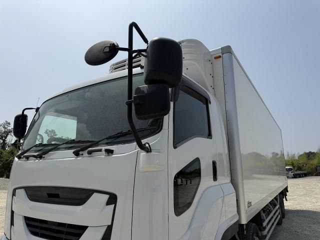 Isuzu GIGA 2017-03 8186406-11