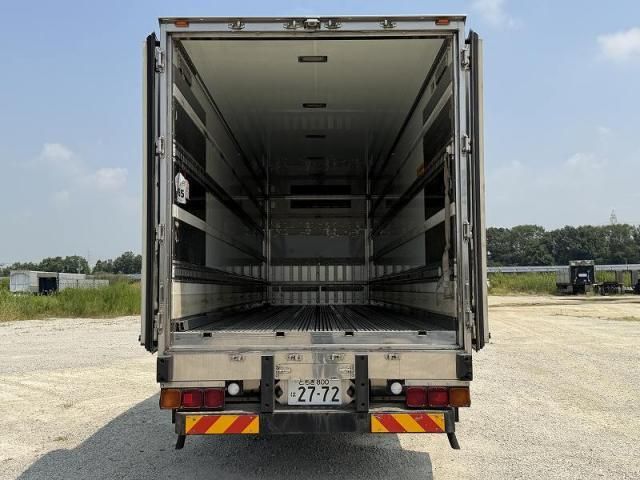 Isuzu GIGA 2017-03 8186406-17
