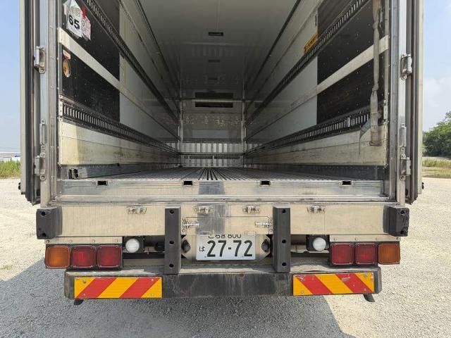 Isuzu GIGA 2017-03 8186406-18
