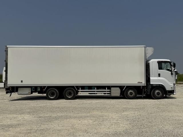 Isuzu GIGA 2017-03 8186406-6
