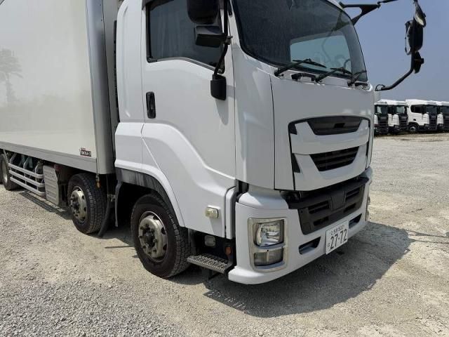 Isuzu GIGA 2017-03 8186406-8
