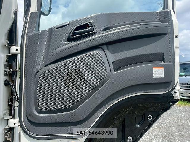 Isuzu GIGA 2017-12 8230178-14