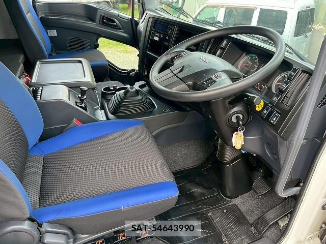Isuzu GIGA 2017-12 8230178-15