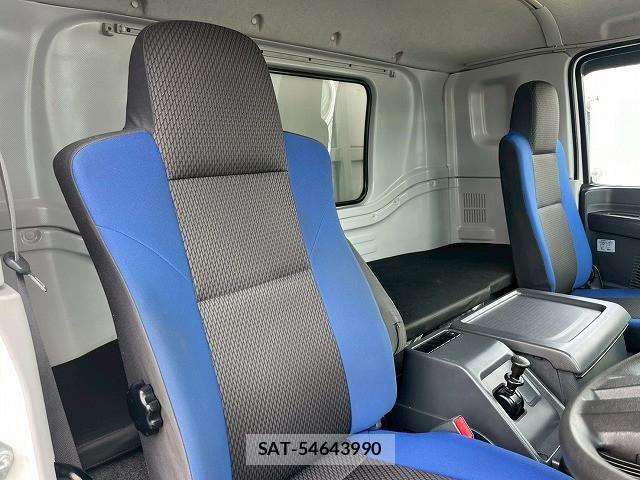 Isuzu GIGA 2017-12 8230178-16