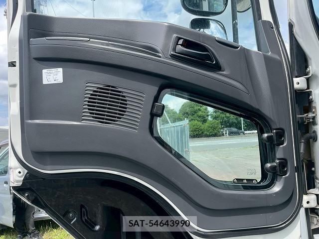 Isuzu GIGA 2017-12 8230178-18