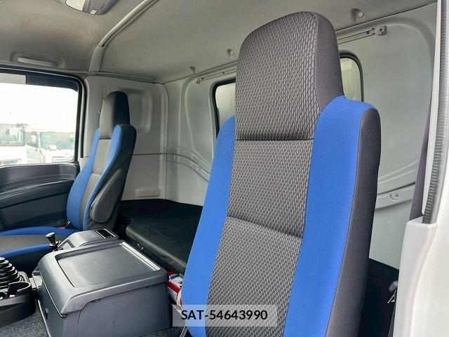Isuzu GIGA 2017-12 8230178-20