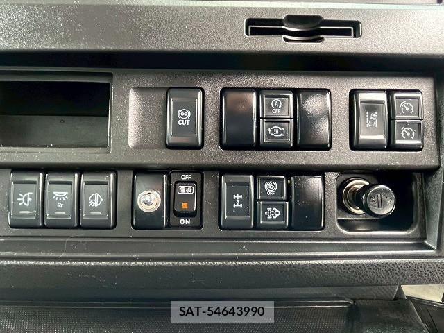 Isuzu GIGA 2017-12 8230178-25