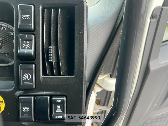 Isuzu GIGA 2017-12 8230178-27