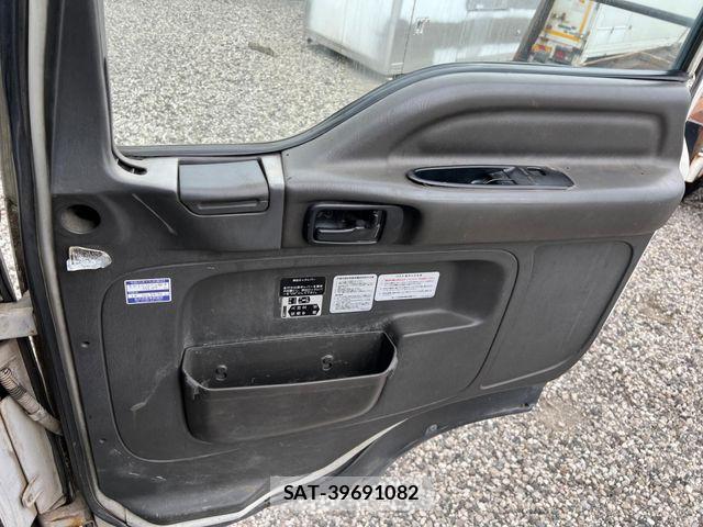 Isuzu GIGA 2003-02 8245278-13