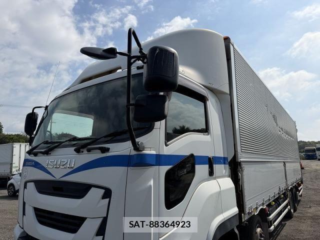 Isuzu GIGA 2016-02 8245276-11