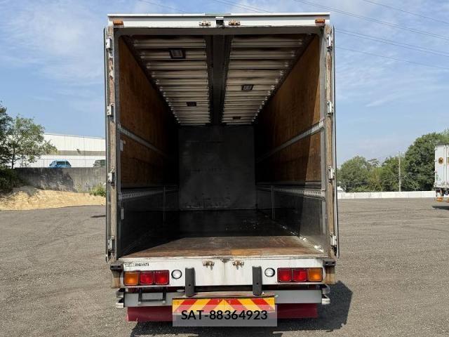 Isuzu GIGA 2016-02 8245276-21