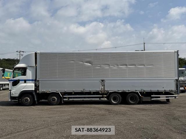 Isuzu GIGA 2016-02 8245276-2