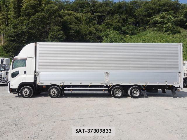 Isuzu GIGA 2016-07 8245274-7