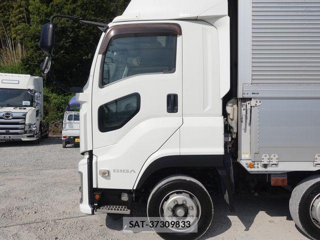 Isuzu GIGA 2016-07 8245274-8