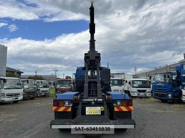 Isuzu GIGA 2016-03 8245275-11