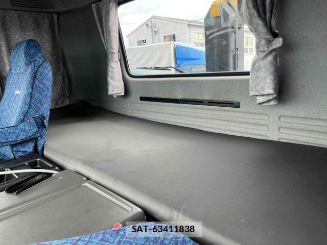 Isuzu GIGA 2016-03 8245275-23