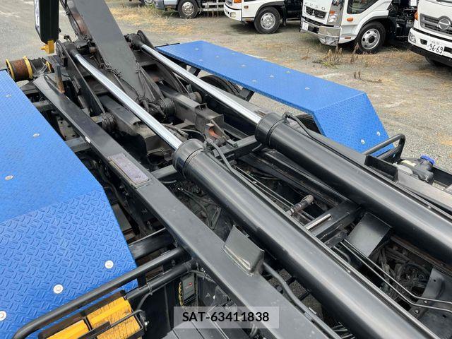 Isuzu GIGA 2016-03 8245275-6