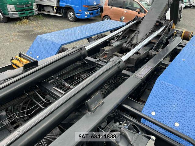 Isuzu GIGA 2016-03 8245275-7