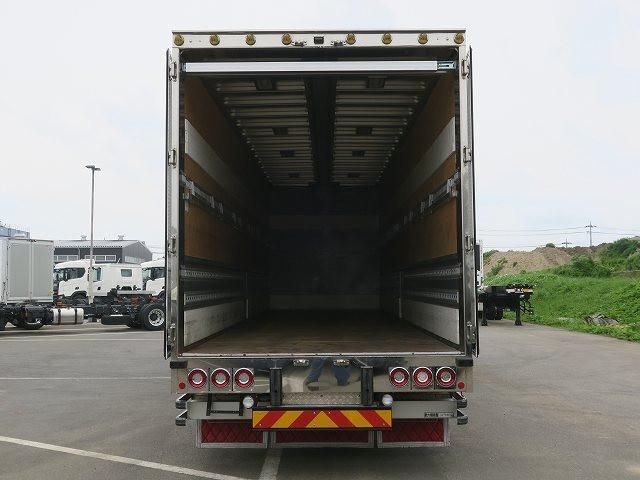 Isuzu GIGA 2018-07 8311126-8